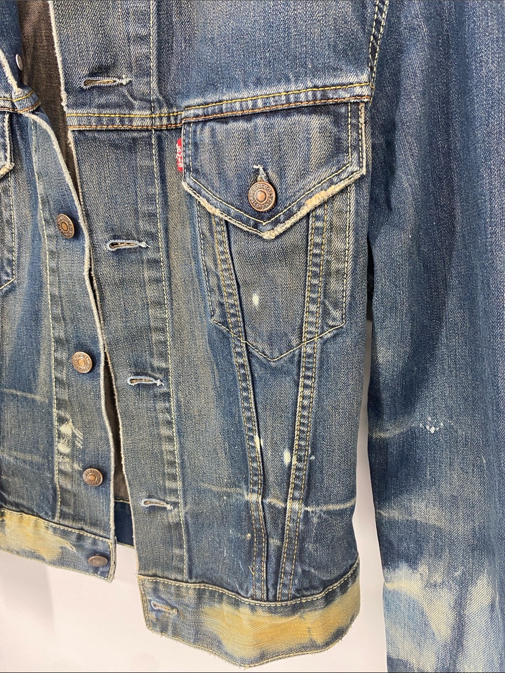 Levi’s Distressed Bleach Wash Denim Jacket Medium Cropped Trucker SZ M - Picture 2 of 7
